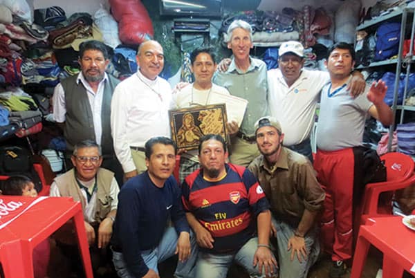 Father Zúñiga with volunteers from ESPERE and prisoners of a Cochabamba prison at the end of a workshop on forgiveness and reconciliation.