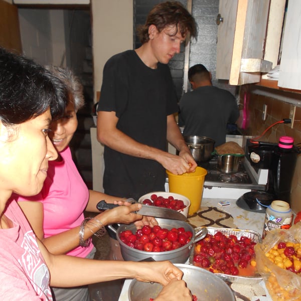 Maryknoll Lay Missioner Tim Ross helps prepare food at La Carpa (The Tent) hospitality house for the homeless in El Salvador. (Erica Olson/El Salvador)