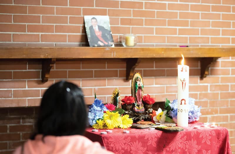 Prayer is a key component for the Peace Warriors group that meets every Friday in the basement of St. Gall's parish in Chicago. (Octavio Durán / Illinois)