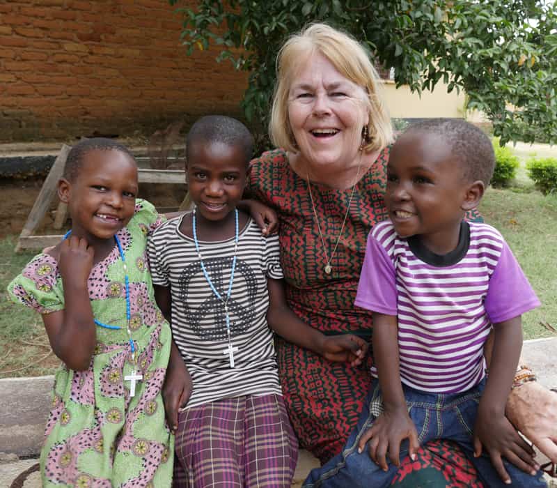 Maryknoll Lay Missioner Elizabeth “Liz” Mach enjoys time with young children at the Jipe Moyo shelter, which protects children in danger of gender-based violence. (Sean Sprague/Tanzania)