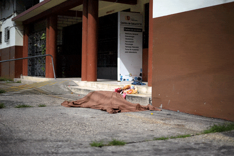 A body covered by a sheet lies outside of a health center during the coronavirus pandemic in Guayaquil, Ecuador, April 4, 2020. (CNS/Vicente Gaibor del Pino, Reuters)