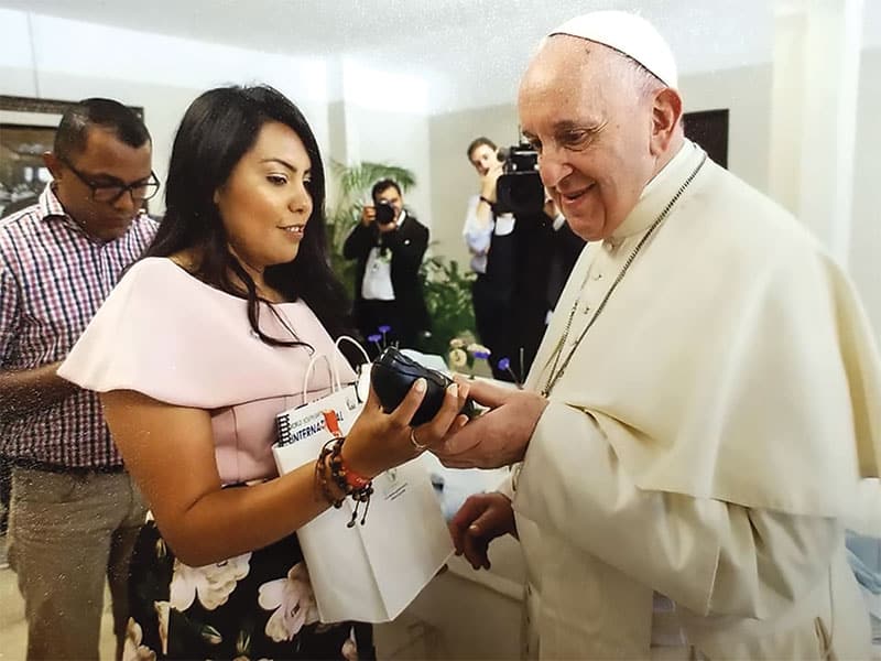 Brenda Noriega after sharing a lunch with Pope Francis, she gives him an image of Our Lady of the Angels on World Youth Day in Panama. (Photo provided by Brenda Noriega/Panama)