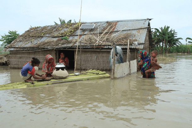 Bangladesh floods worsen leaving 1.5 million stranded