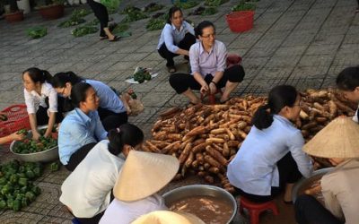 Sisters Unload Food Feed Hungry in Ho Chi Minh City’s COVID Crackdown