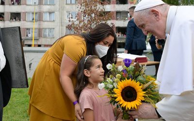 Pope Reminds Roma Community, Young People That Church Is Their Home