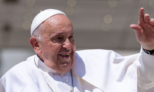 Pope Calls Texas Suit against Annunciation House ‘Madness’