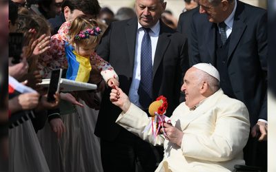 Holy Week: Look to the Cross, Pope Says